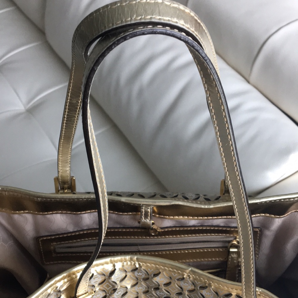 Michael Kors Flower Perforated Tote Gold - Picture 16 of 16